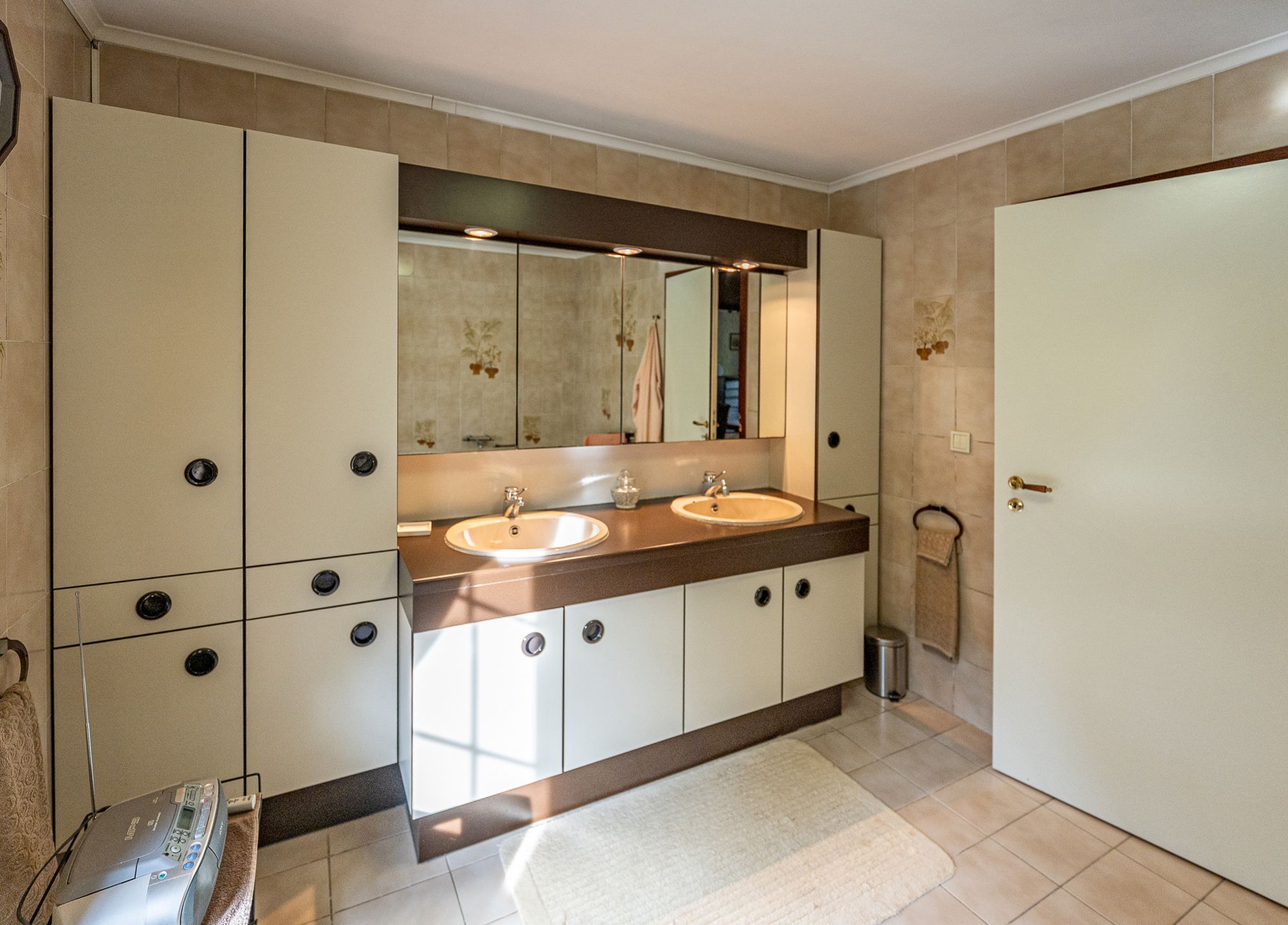 Ruime gezinswoning  in residentiële, groene omgeving foto 19