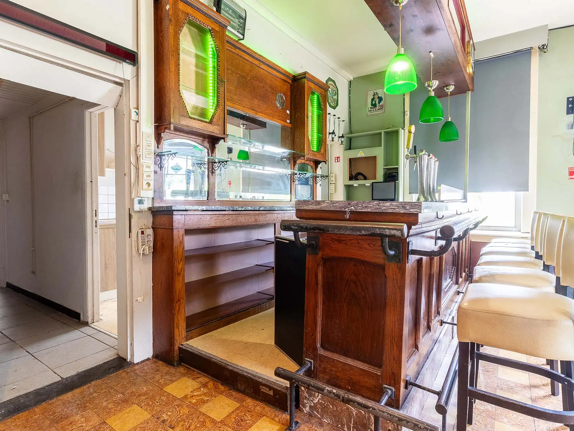 Café met woonst en sterke zichtbaarheid op hoekligging foto 3