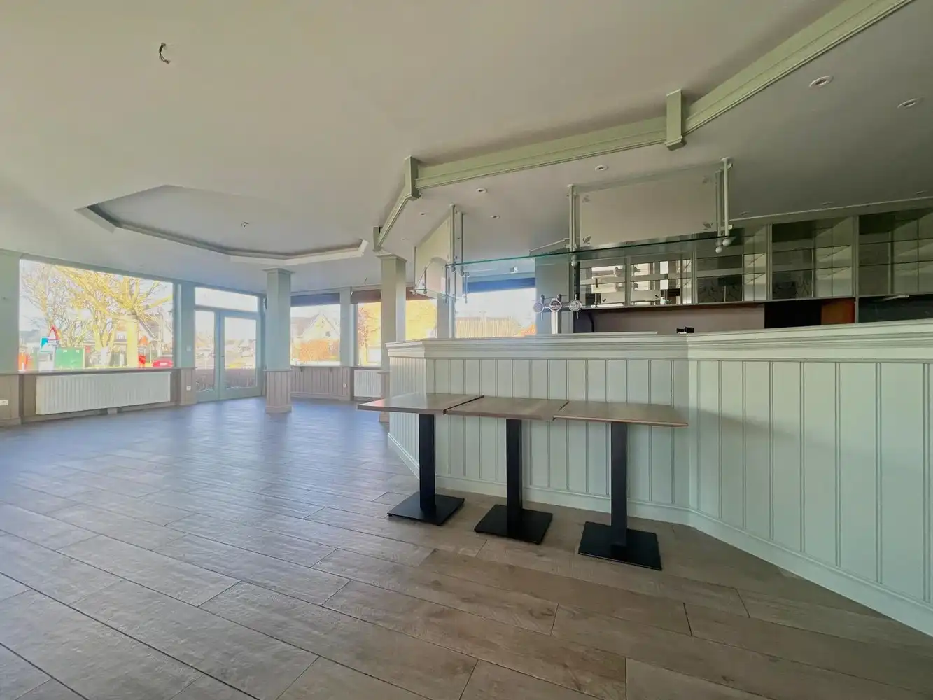 Uniek handelspand (269 m²) op toplocatie +ruime parking! foto 2