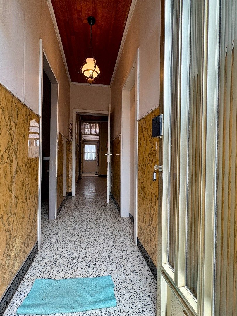 Renovatieproject op 767 m², met garage en uitweg. foto 9