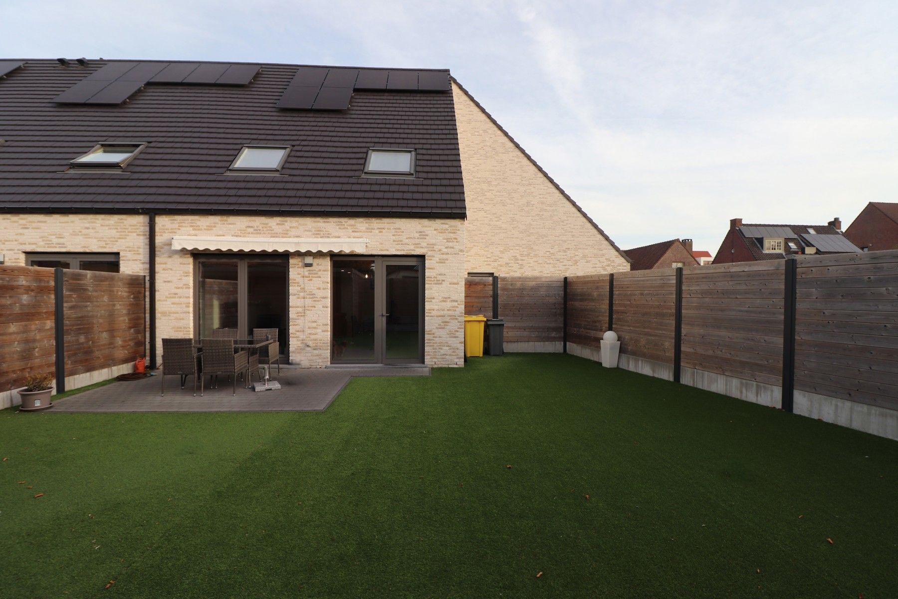 BEN-woning met 3 slaapkamers, terras met tuin, tuinberging en autostaanplaats. foto 14