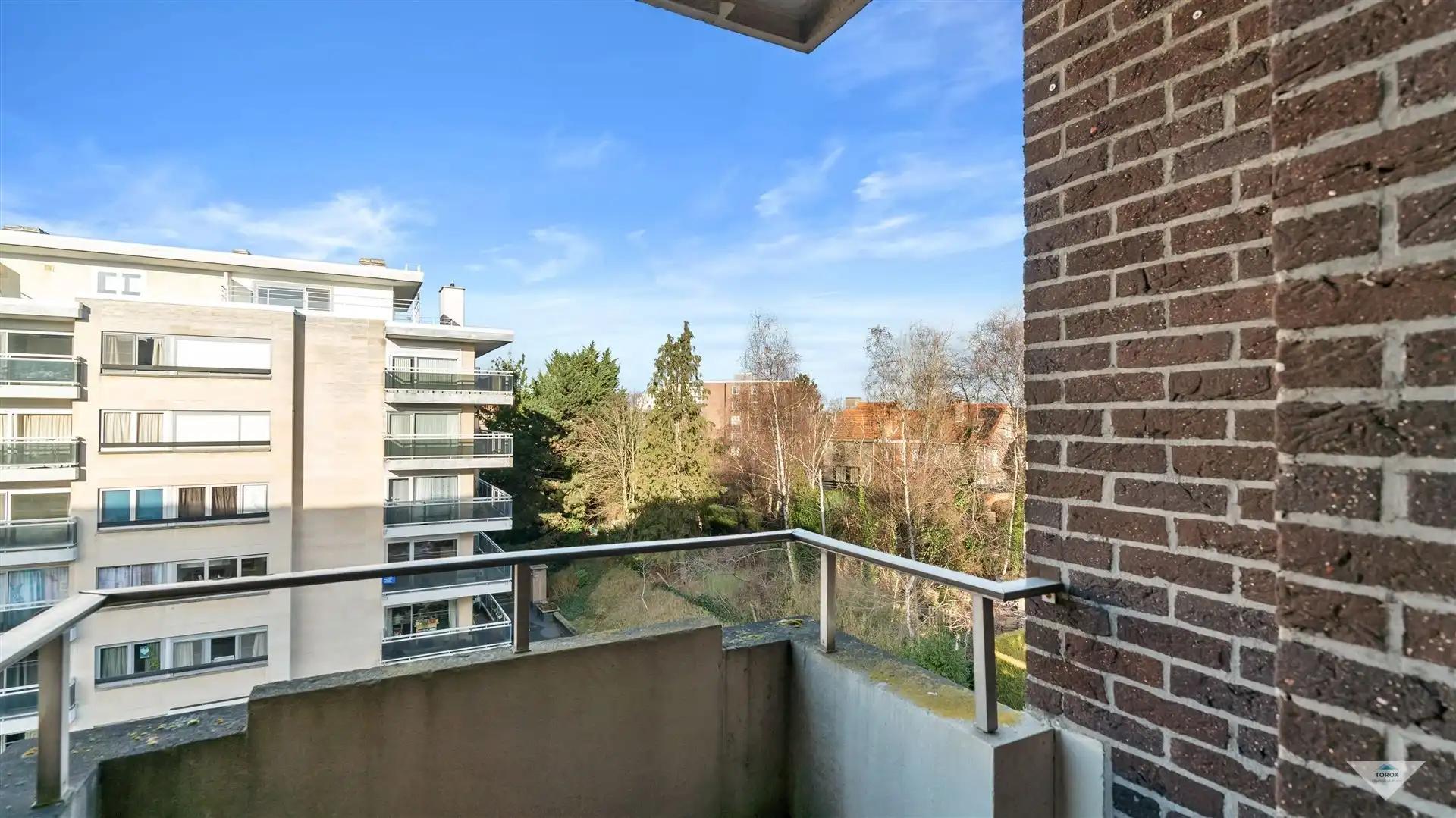 Lichtrijk appartement met garagebox foto 10