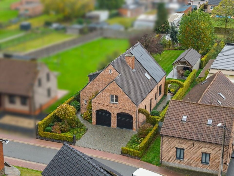 PRACHTIGE PASTORIJWONING MET DUBBELE GARAGE IN SINT-TRUIDEN foto {{pictureIndex}}