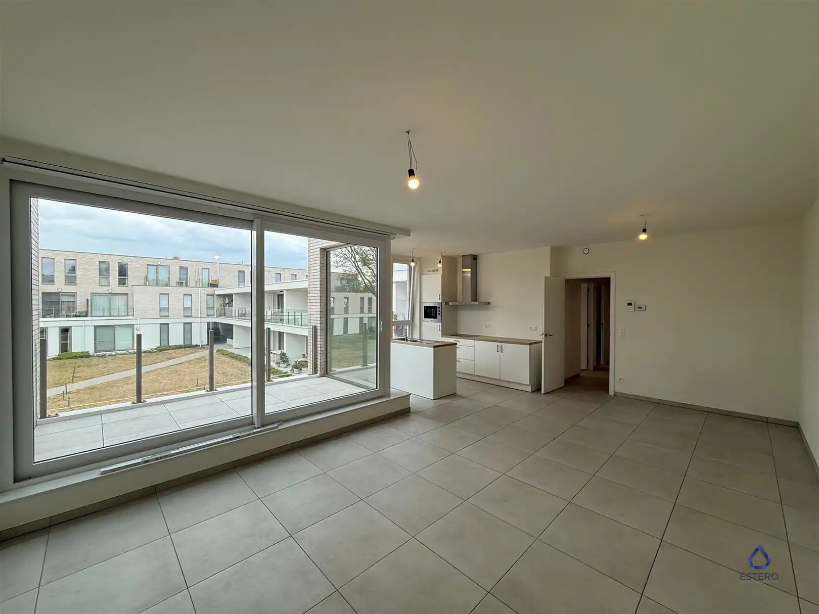 Modern 2-slaapkamerappartement met terras en zicht op groen foto 3