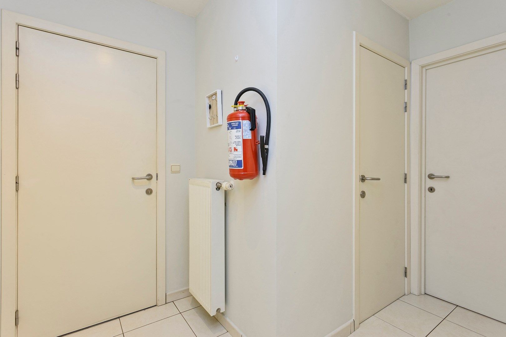 Comfortabel appartement voorzien van 3 slaapkamers, een fraai terras en een autostandplaats gelegen in het centrum van Kinrooi!  foto 5