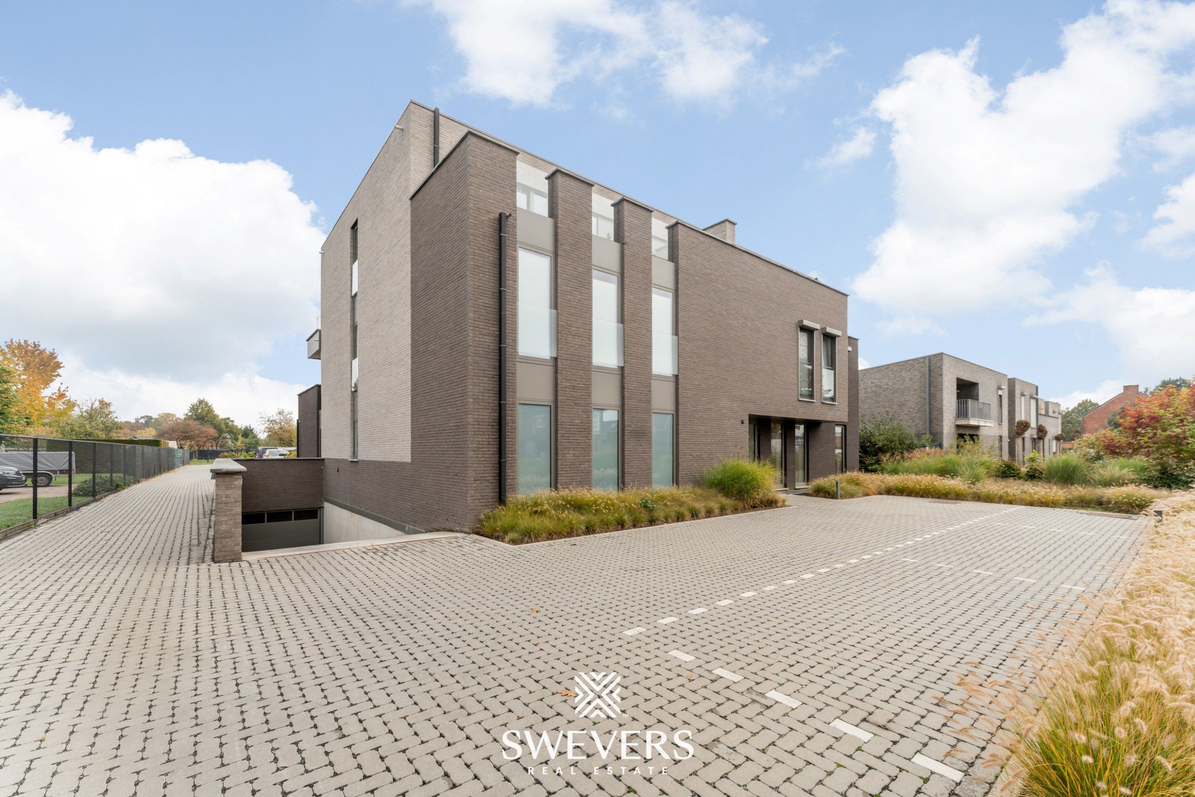 Stijlvol, gelijkvloers en instapklaar appartement (208 m²) mét private tuin en private kelder vlakbij Zolder-centrum foto 32