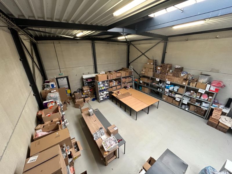 Magazijn met kantoor en studio op toplocatie in Industriepark De Nest, Evergem foto 5