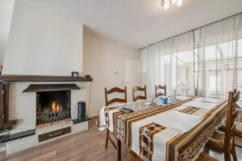 Hooglede-centrum. Stevig gebouwde half open bebouwing met 3 slaapkamers op een perceel van 250m2. Vaste huuropbrengst. foto 3