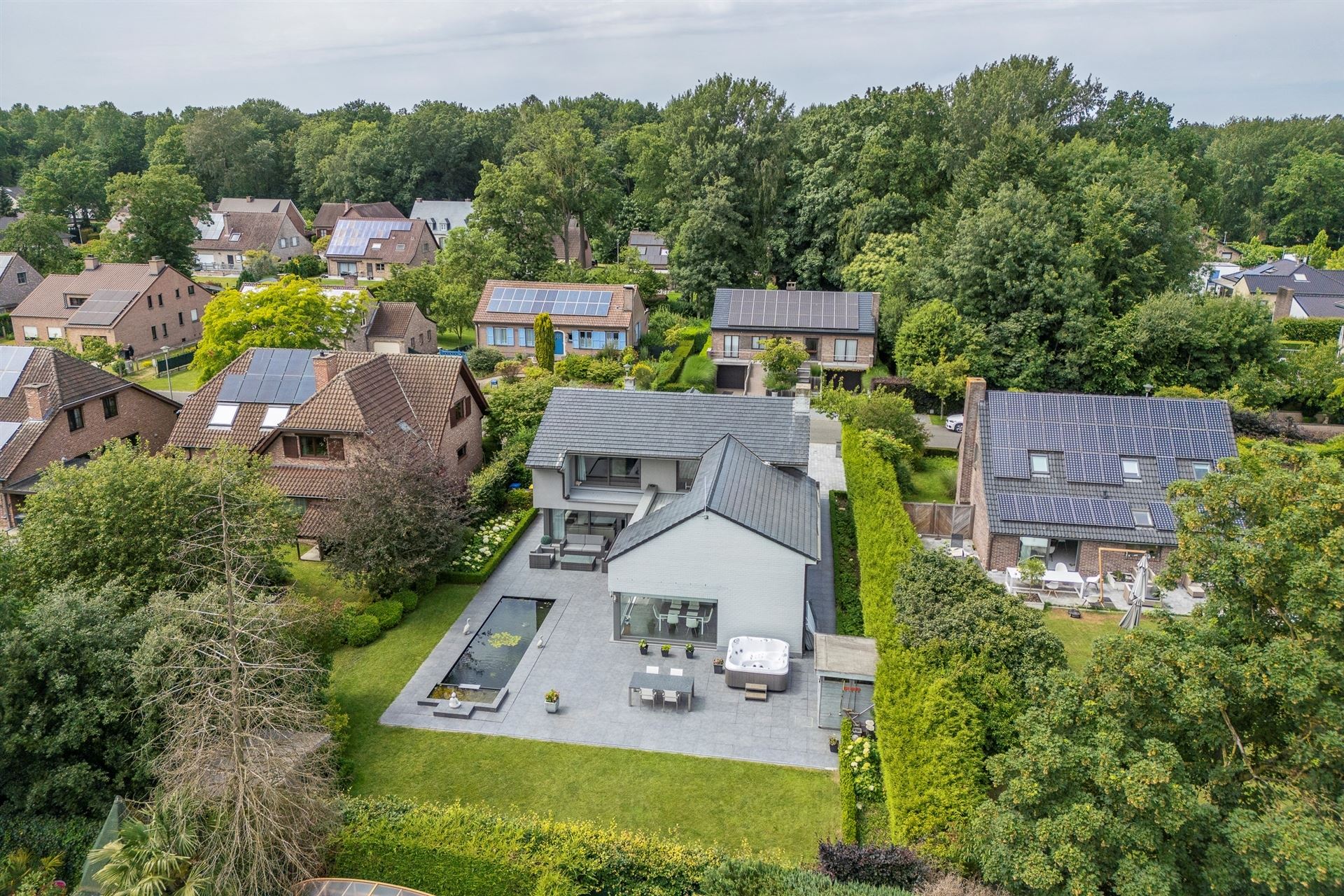 Prachtig gerenoveerde villa in de Zonnebos wijk foto 40