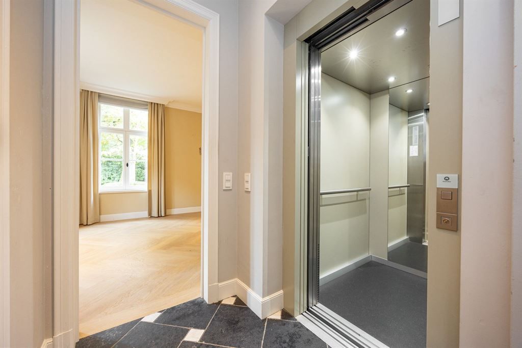 Prachtige manoirvilla met tijdloze allure en een elegante architectuur in Hof ter Linden foto 11