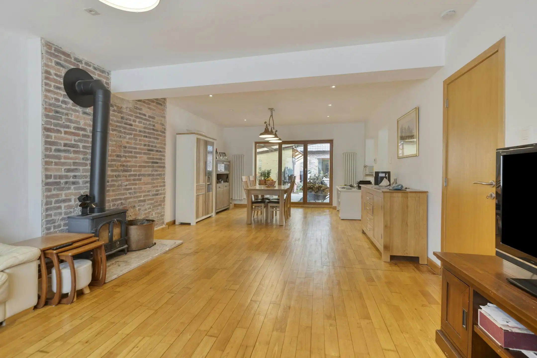 Instapklare, ruime woning in Zepperen op een riant perceel foto 4