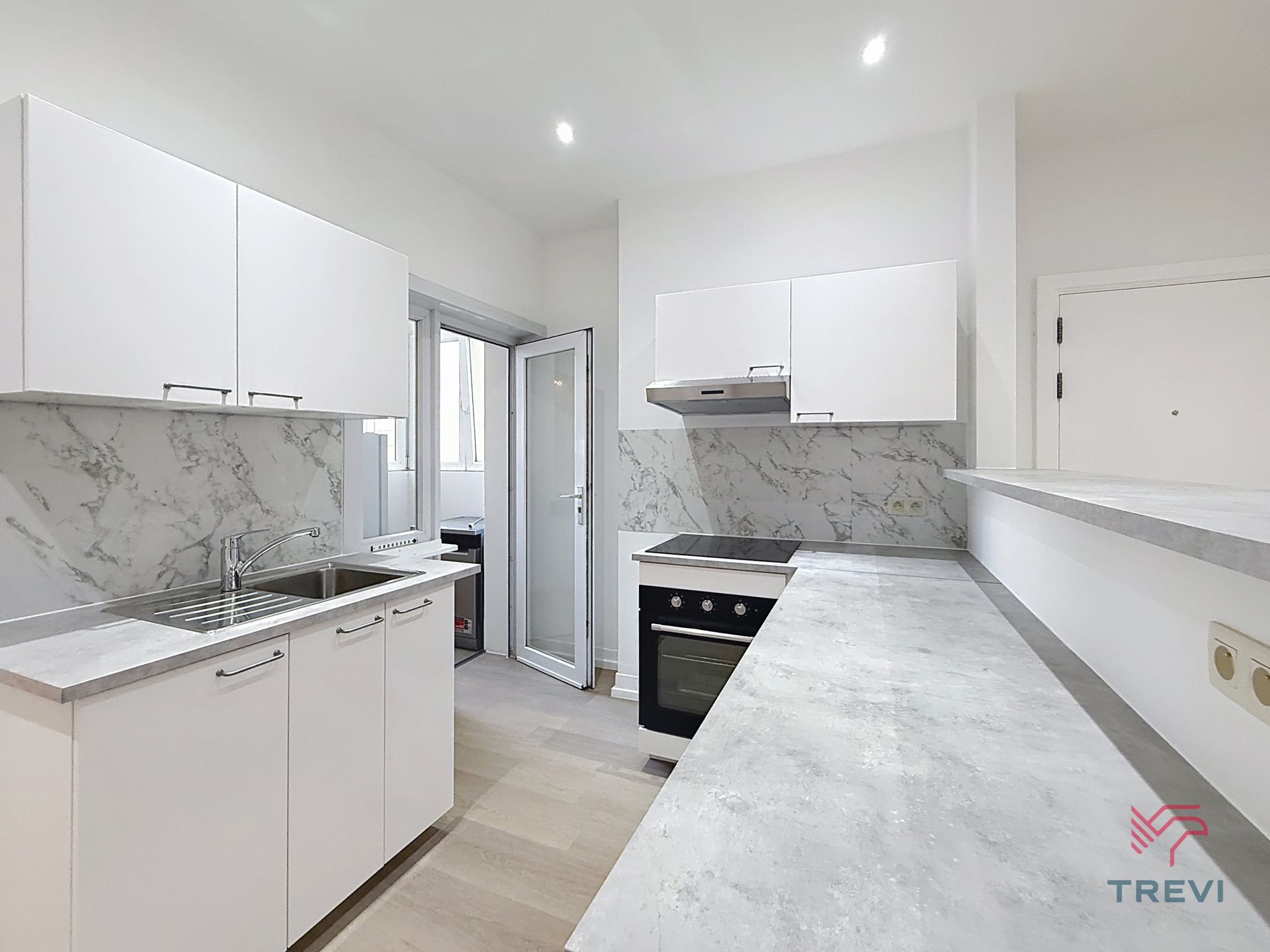Volledig gerenoveerd appartement met 2 slaapkamers + studeerkamer! foto 7