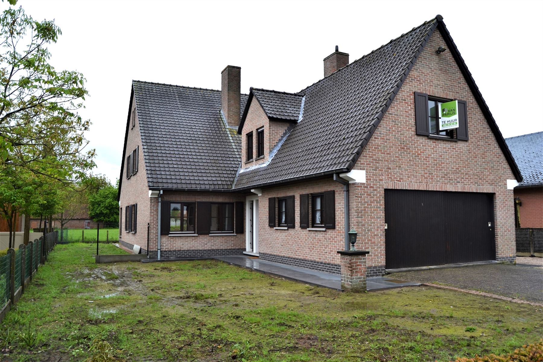 Villa met 4 ruime slaapkamers, dubbele garage en prachtig zicht foto 1