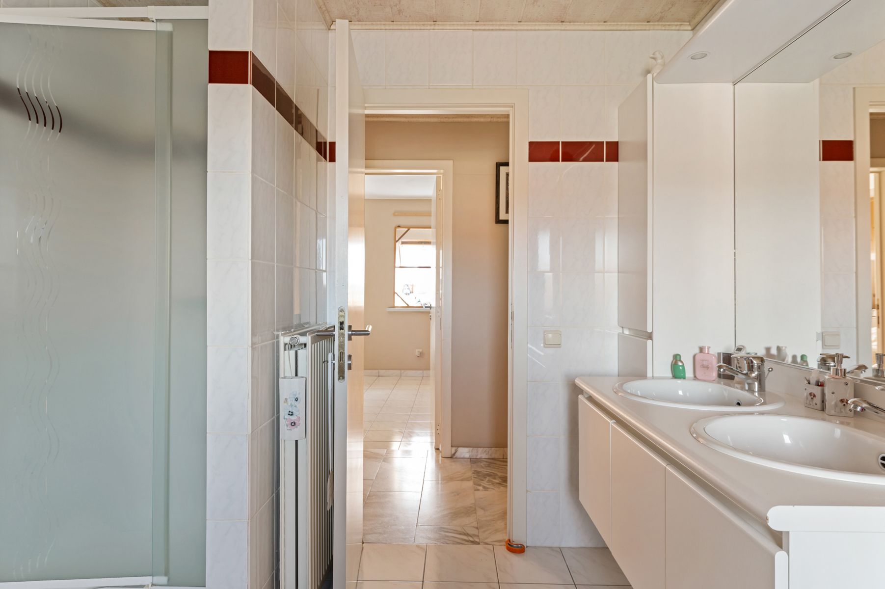 Instapklaar appartement met 2 terrassen en garage foto 12