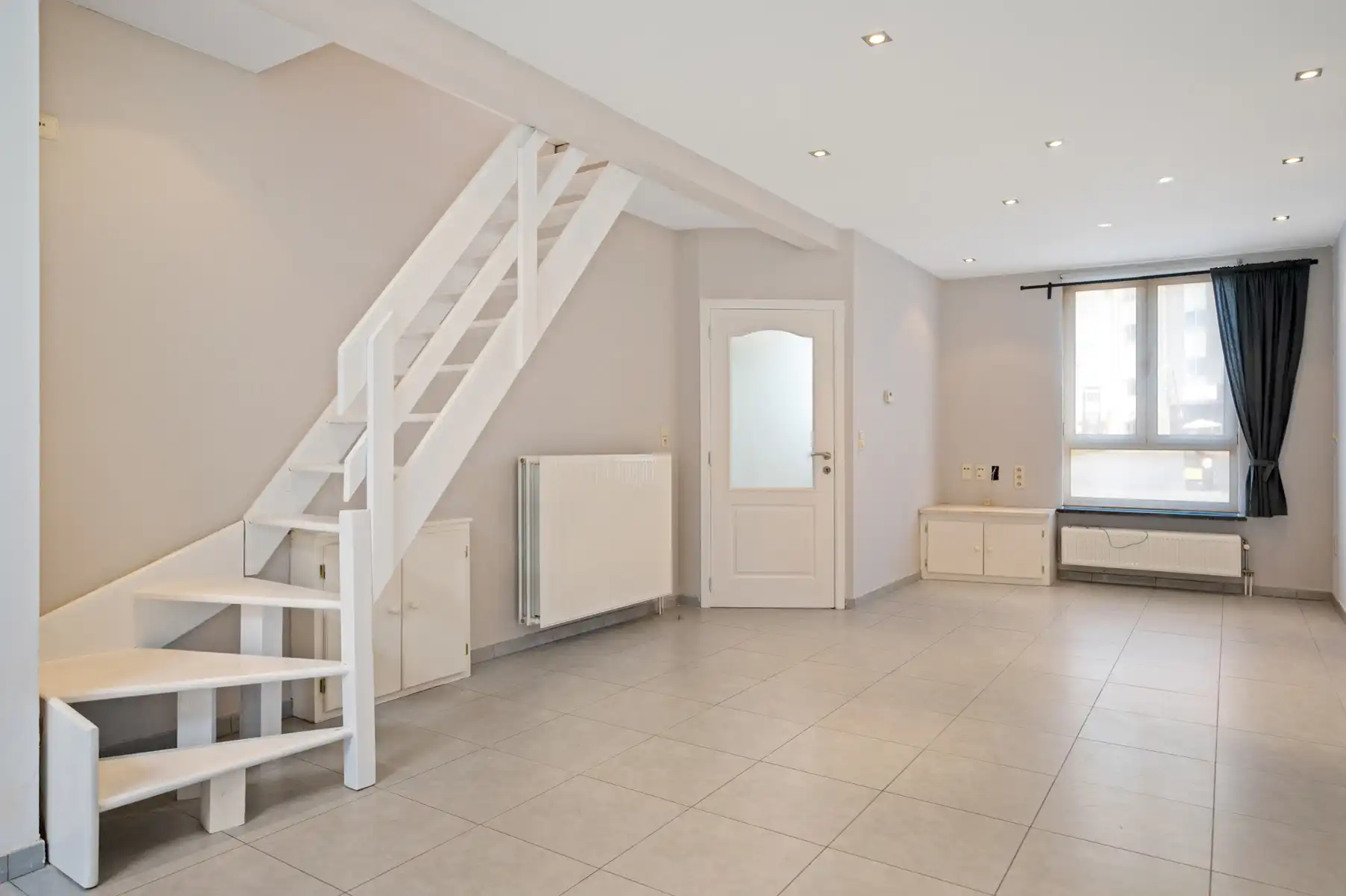 Instapklare eengezinswoning met 2  slaapkamers en tuin. foto 4