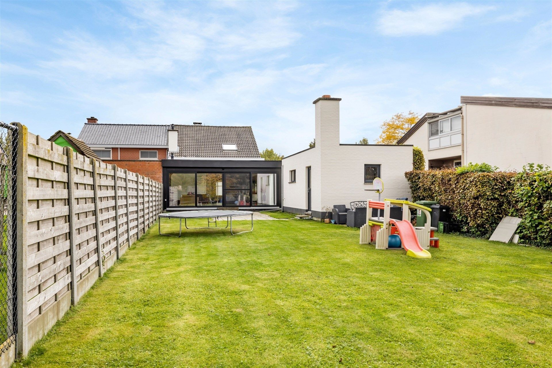 Hedendaagse gezinswoning met 2 ruime slaapkamers + gastenverblijf op een mooi perceel van 866m² foto 27