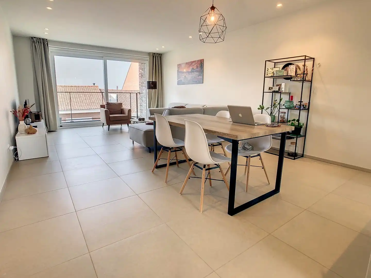 Appartement gelegen op het marktplein van Staden foto 2