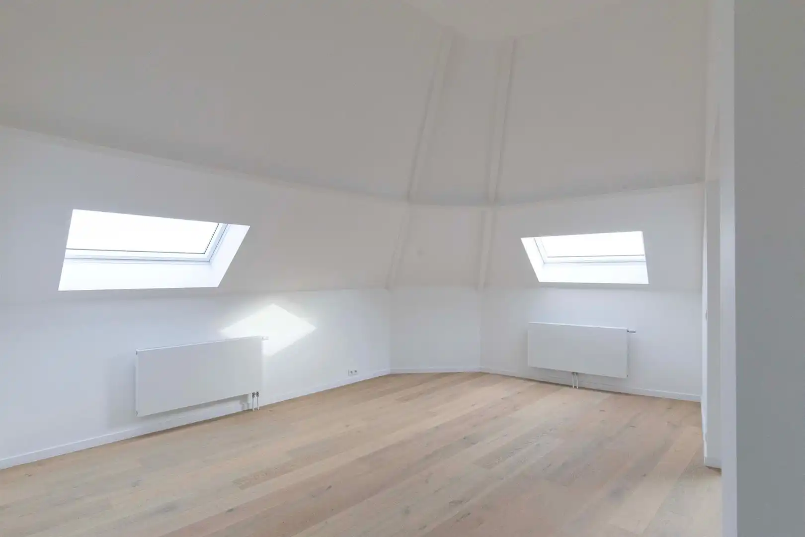 Charmant gerenoveerd appartement met veel lichtinval foto 4