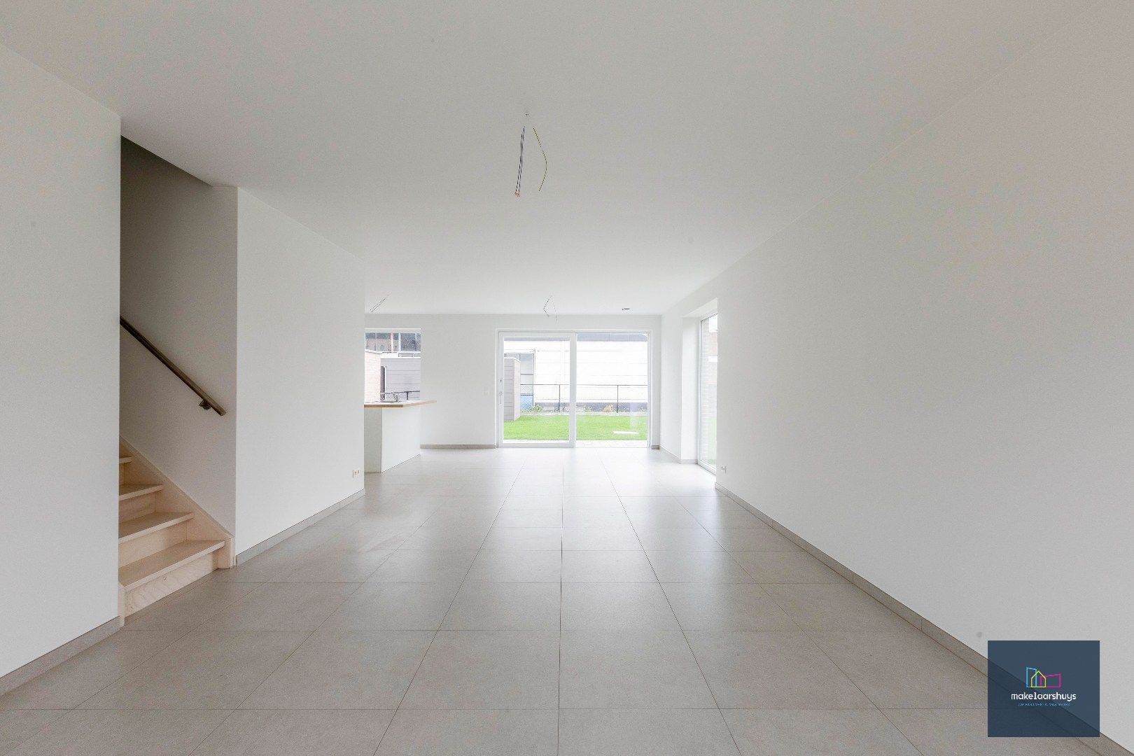 Energiezuinige nieuwbouwwoning met 3 slaapkamers , tuin en staanplaats foto 5