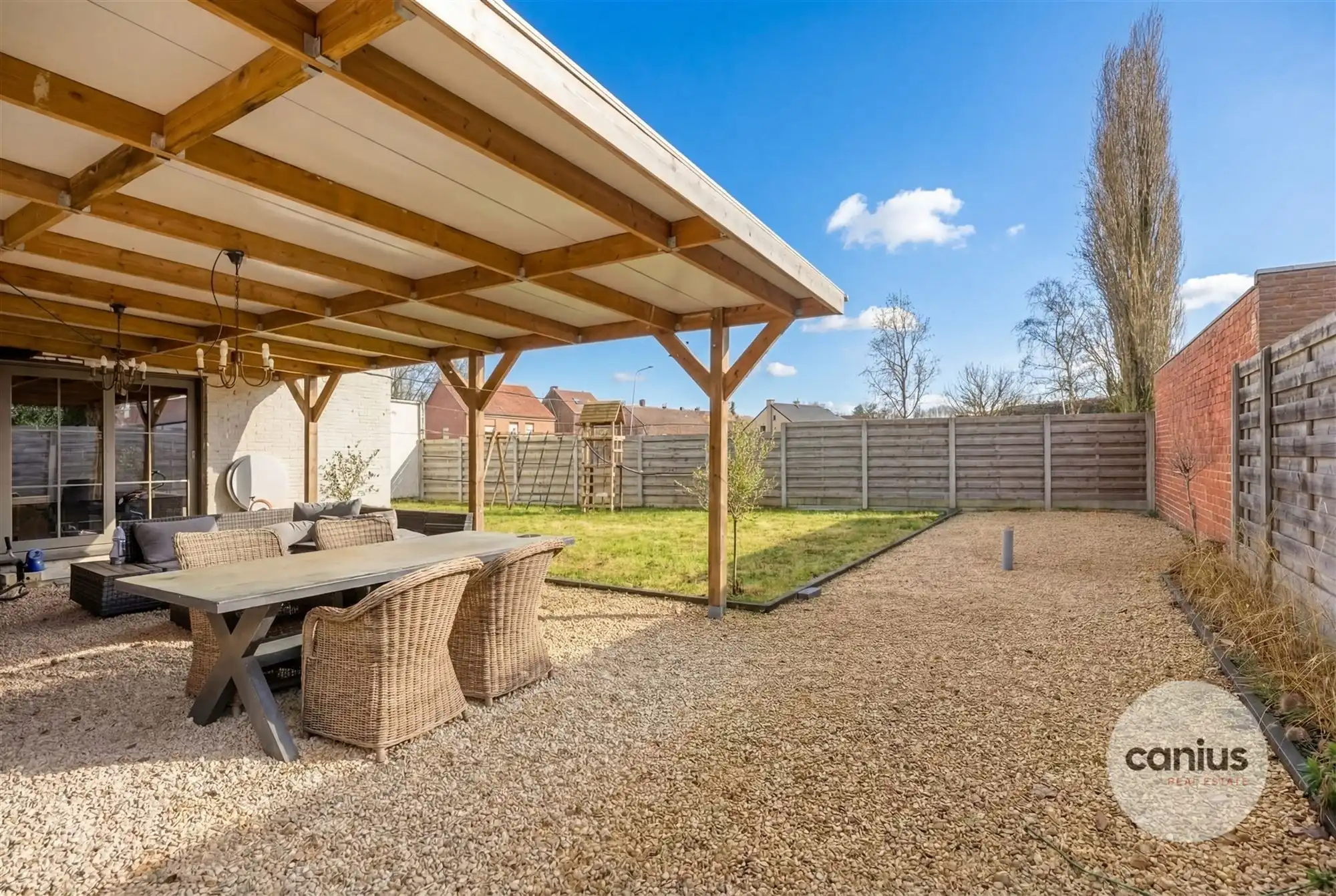 KNAPPE GELIJKVLOERSE WONING MET 4 SLAAPKAMERS foto 24