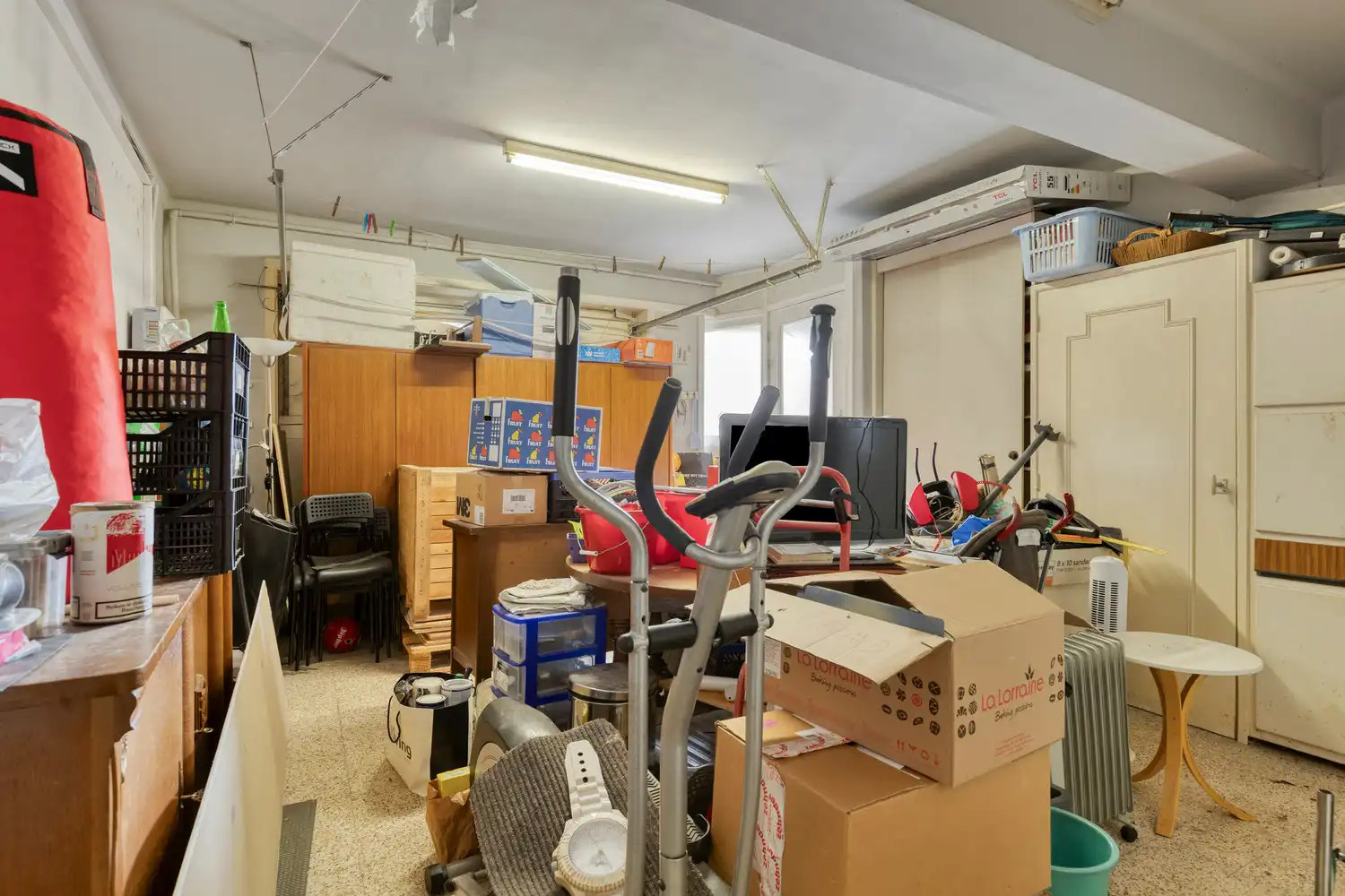RUIME EN GERENOVEERDE WONING MET 4 SLAAPKAMERS EN WESTGERICHTE TUIN TE HALEN! foto 11