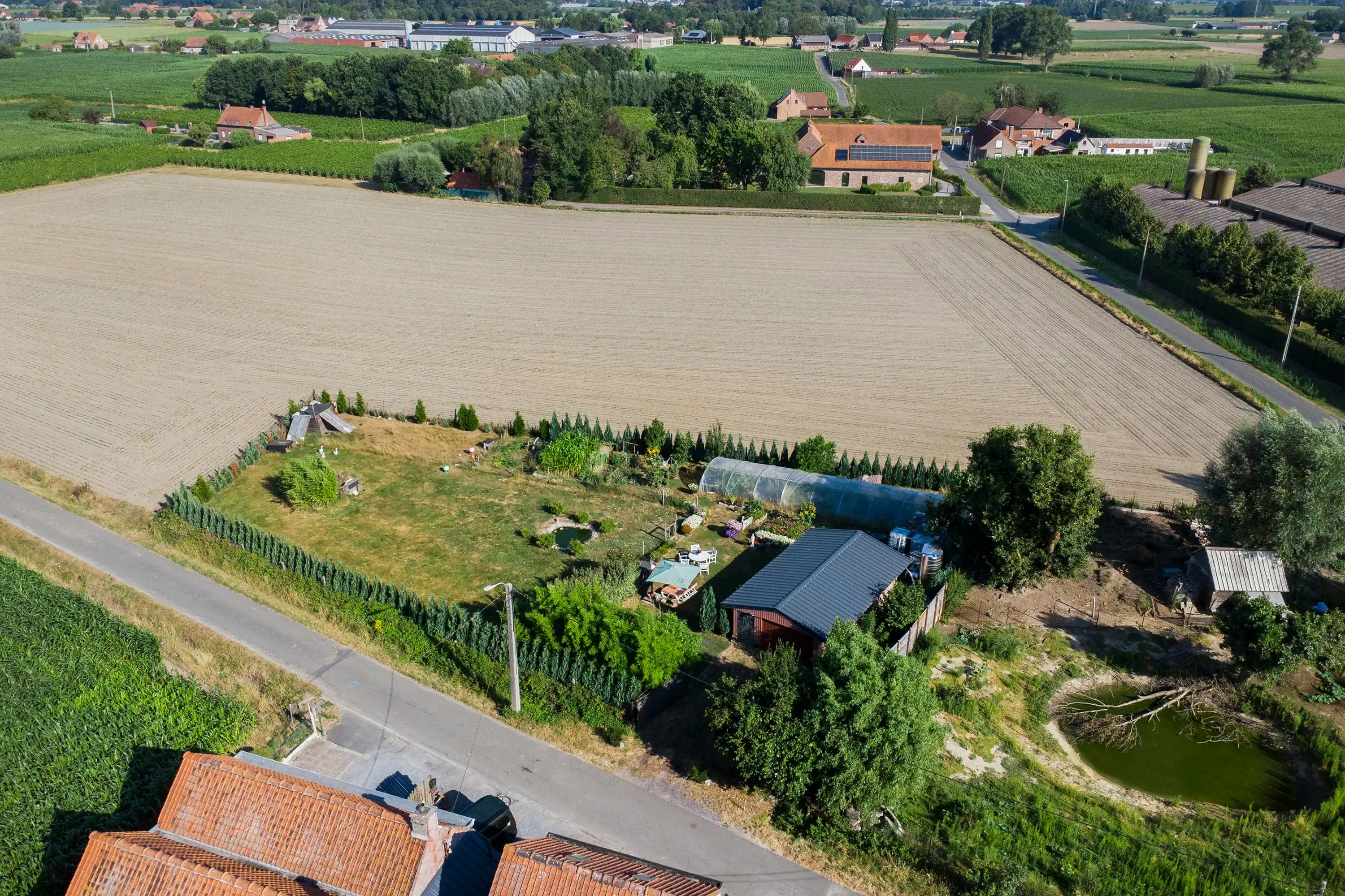 Landgebouw te koop, wonen niet mogelijk!  foto 3