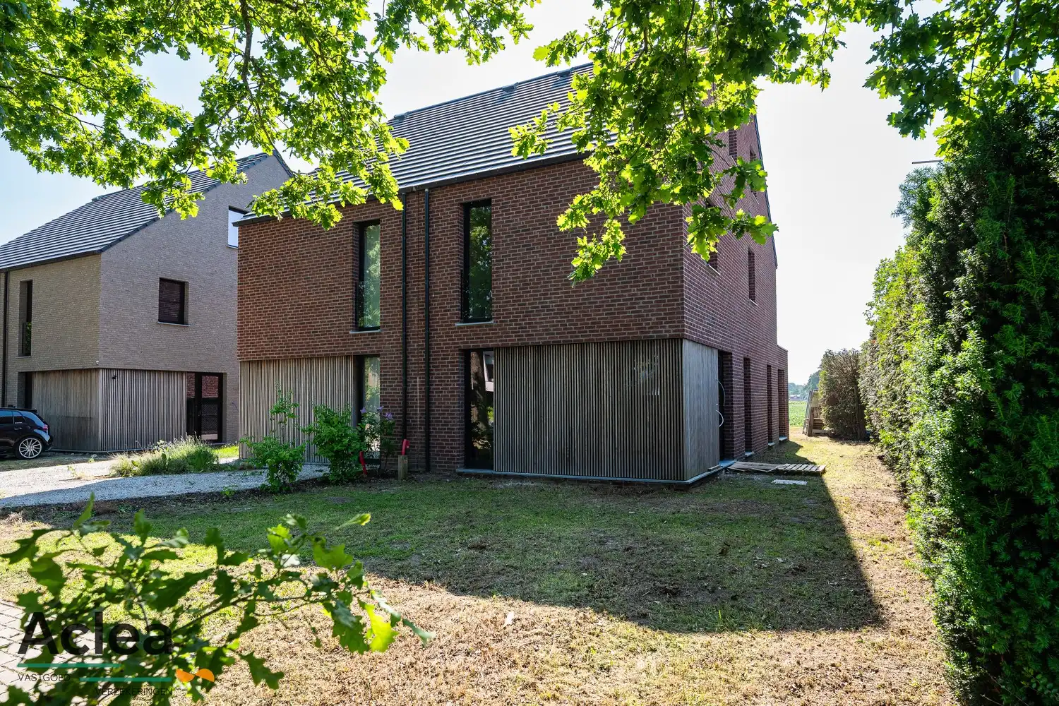 Lichtrijke nieuwbouw woning met open zichten in Lembeke foto {{pictureIndex}}