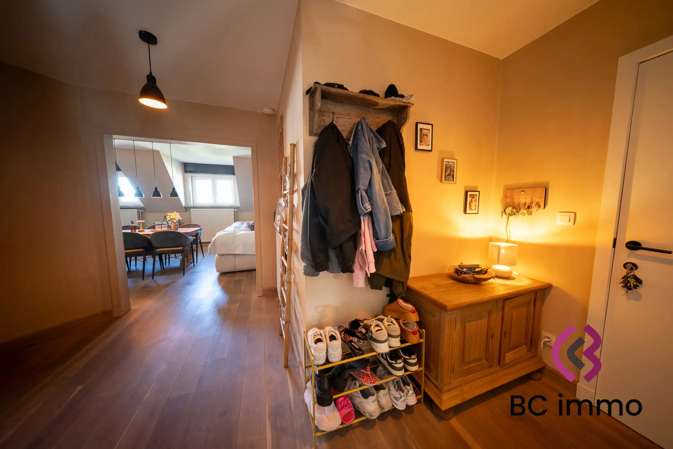 Modern en lichtrijk appartement met 2 slaapkamers foto 16