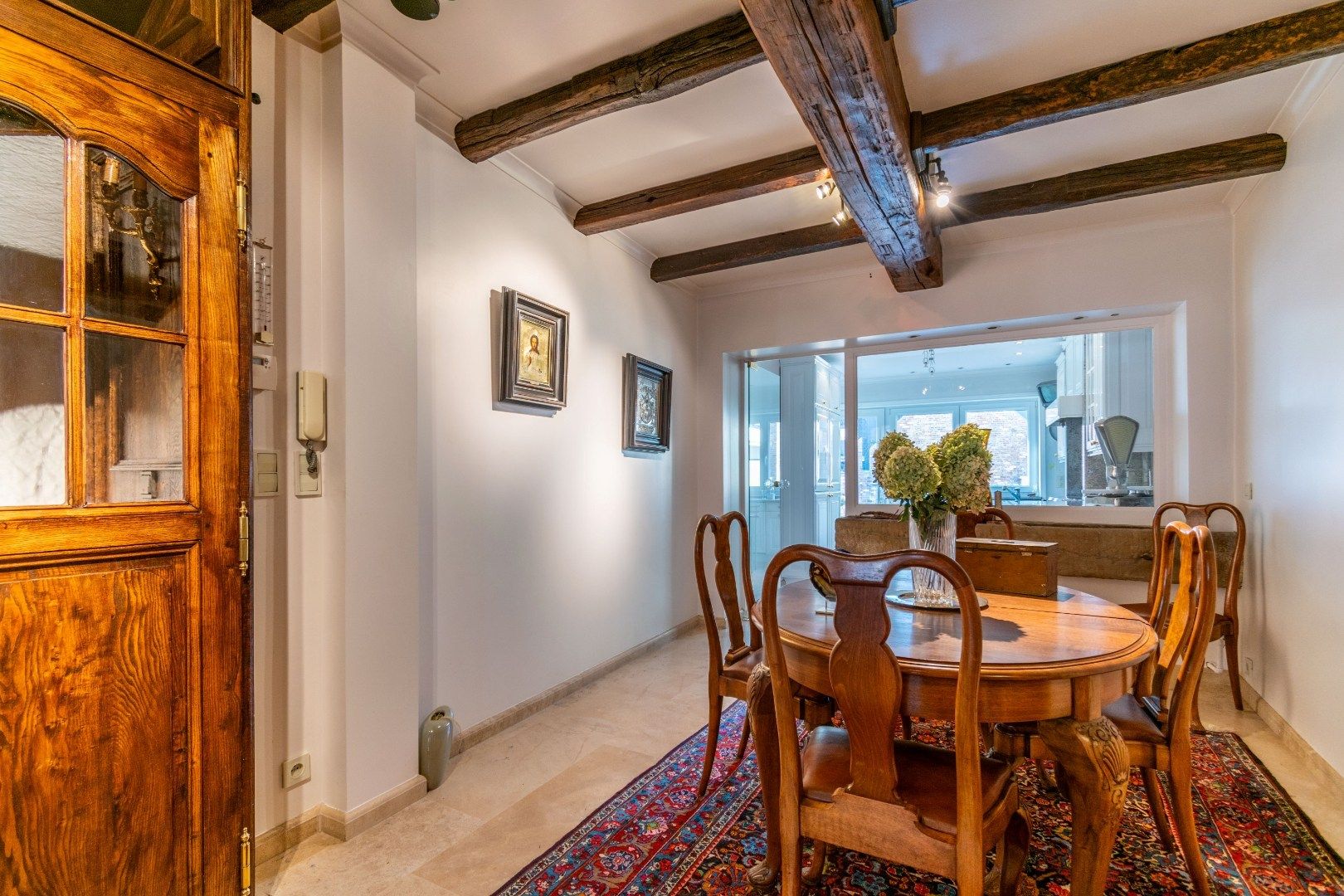 Karaktervol hoogwaardig afgewerkt gebouw met winkelruimte en woonst  foto 4