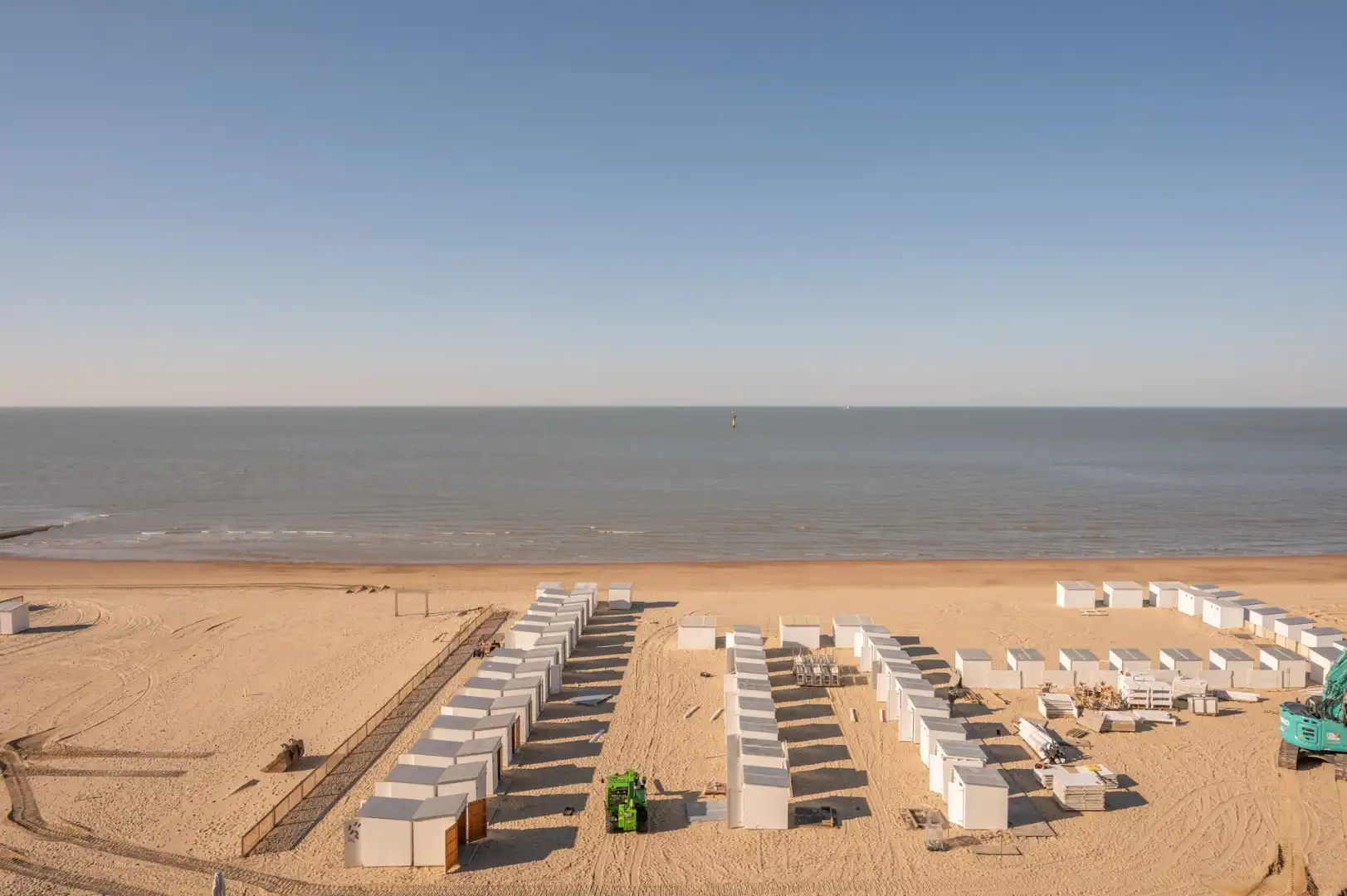 Zeedijk Zoute: Fenomenaal en frontaal zeezicht vanop een totaal gerenoveerd appartement  foto 3