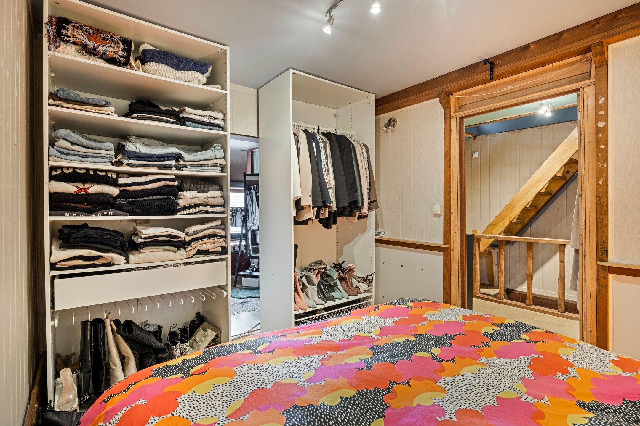 Charmante woning met omheinde tuin en garage foto 15