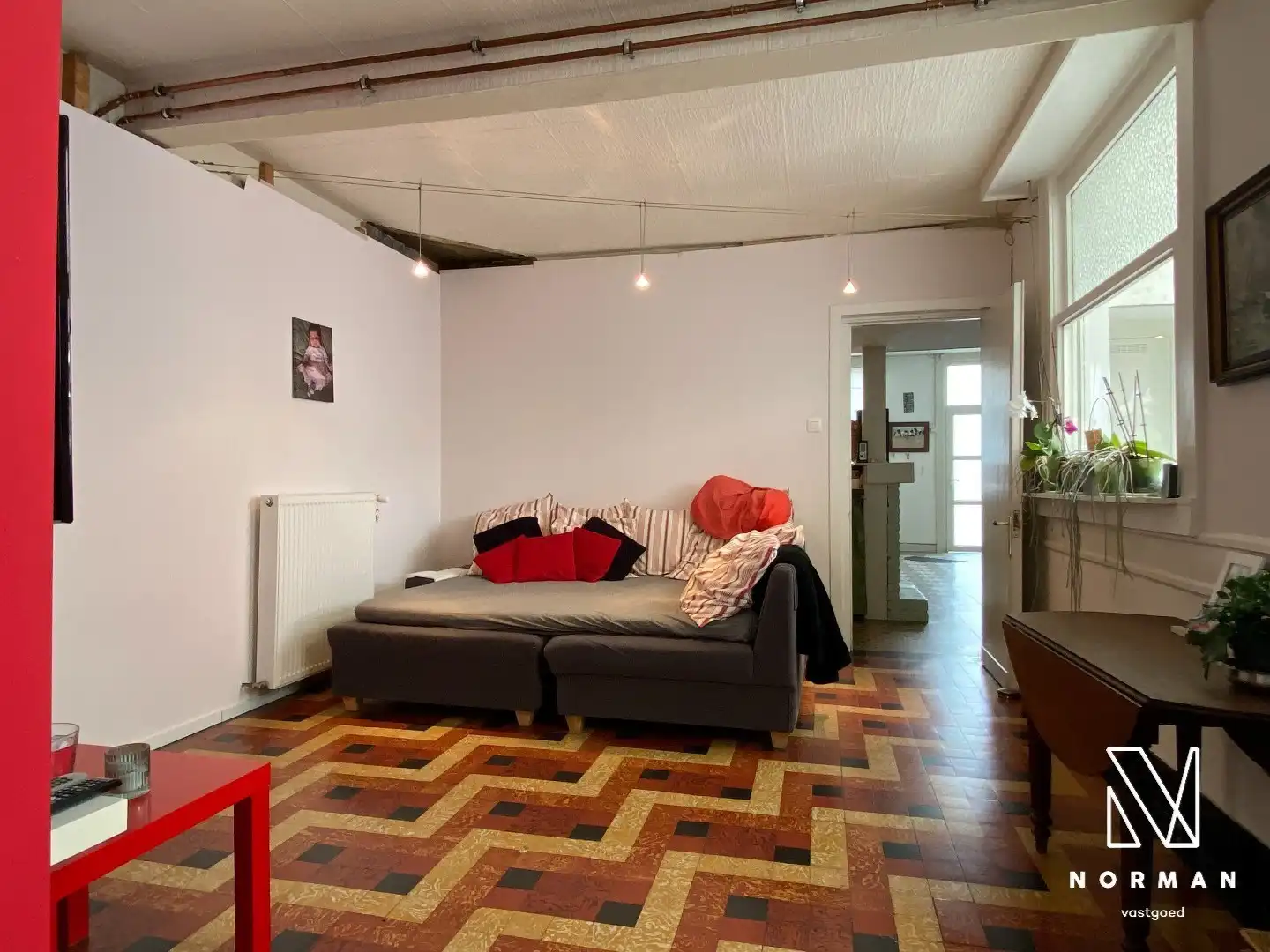 Halfopen woning met 3 slaapkamers, bijgebouw/atelier en grote voorkamer voor eventuele handelszaak foto 14