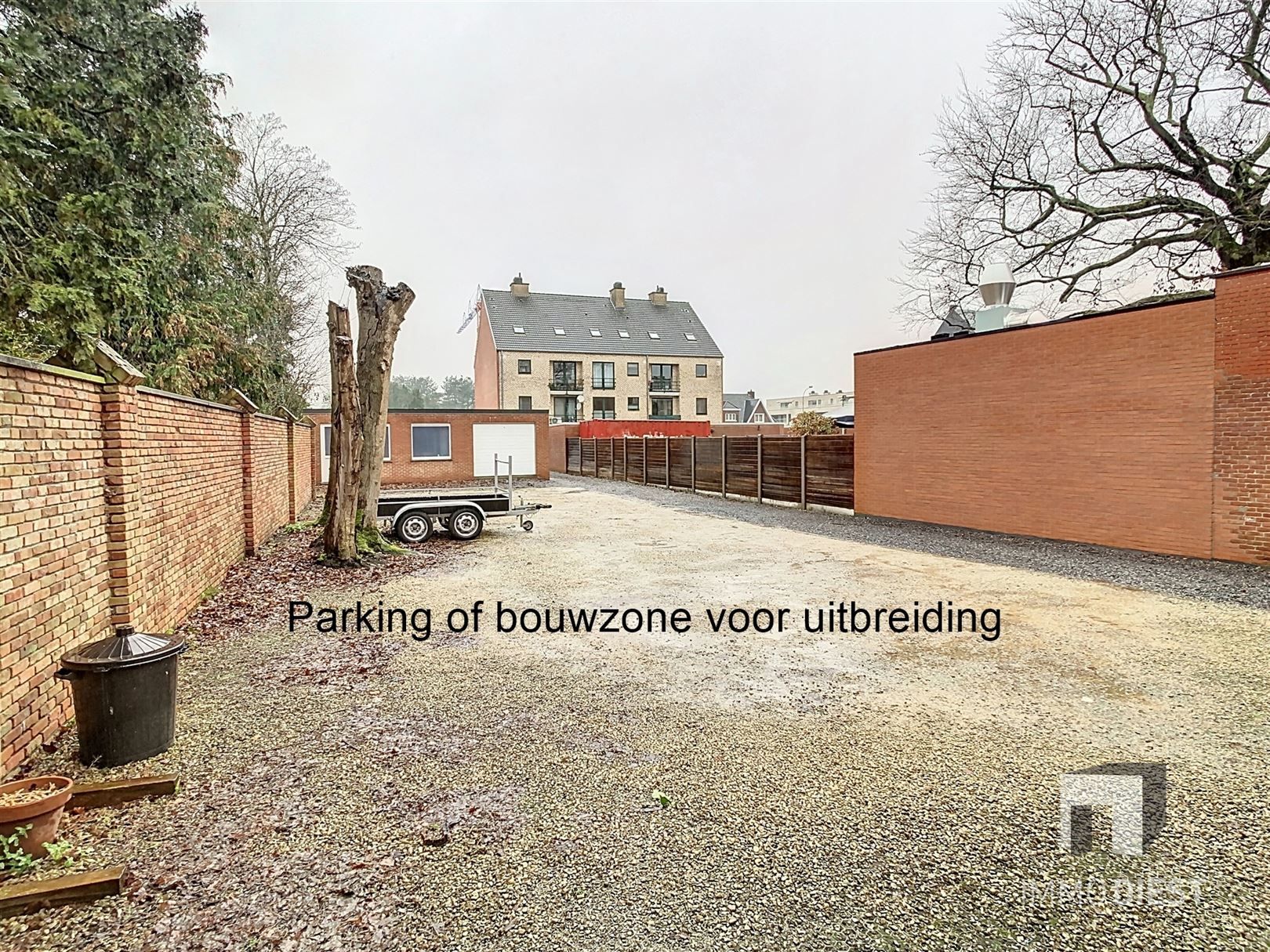 Handelsgelijkvloers 300m2 met 9 autostaanplaatsen foto 16