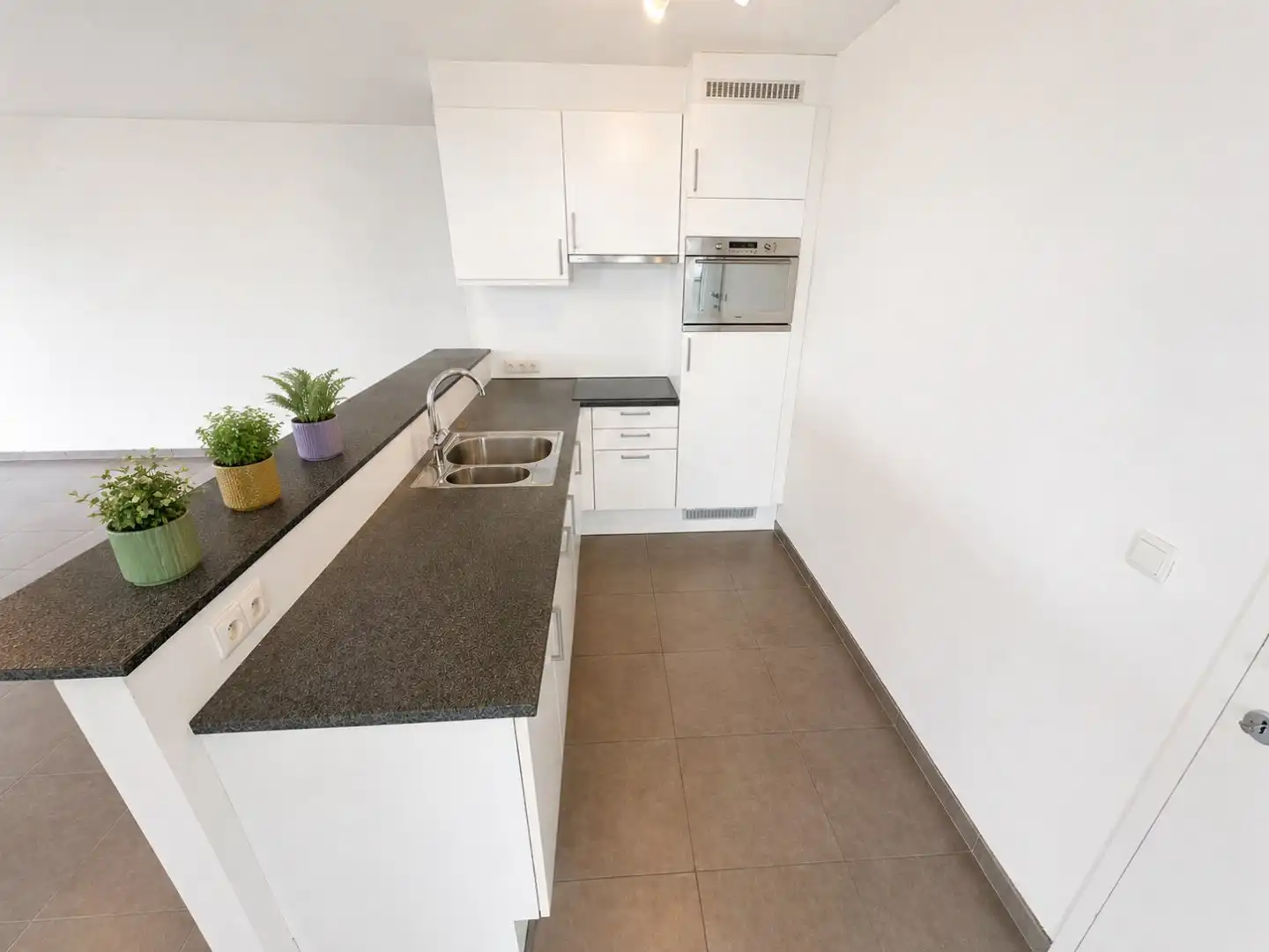 Prachtig gelegen appartement met 2 slpk, zonneterras(sen) en garage, Diksmuide. foto 5