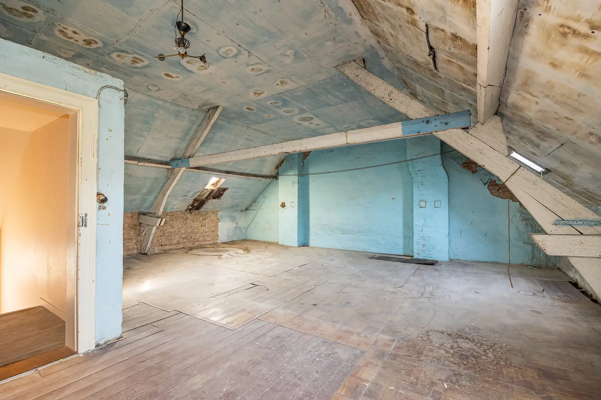 Volledig te renoveren woning met 3 slaapkamers en grote tuin foto 7