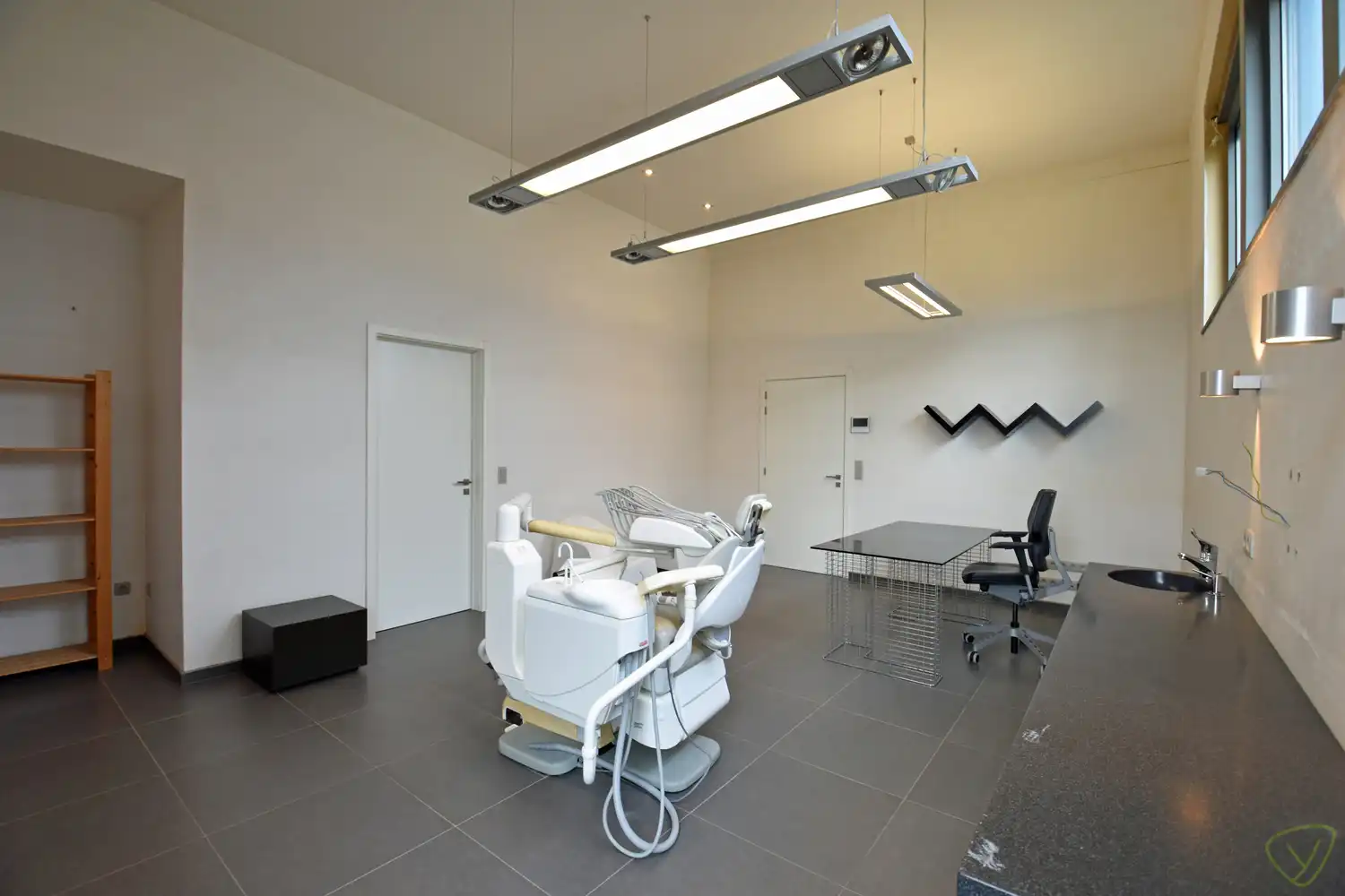 Moderne praktijkruimte te huur te Eeklo! foto 4