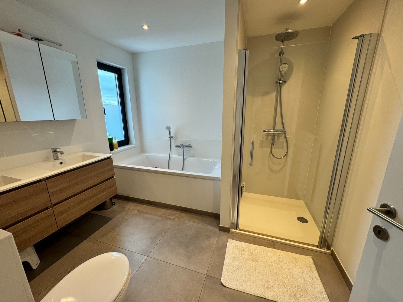 Moderne woning met garage en dubbele toegang in hartje Lanaken foto 8