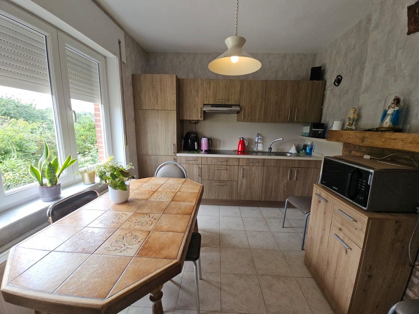 Ruime, solide woning met grote kelder, terras en tuin foto 11