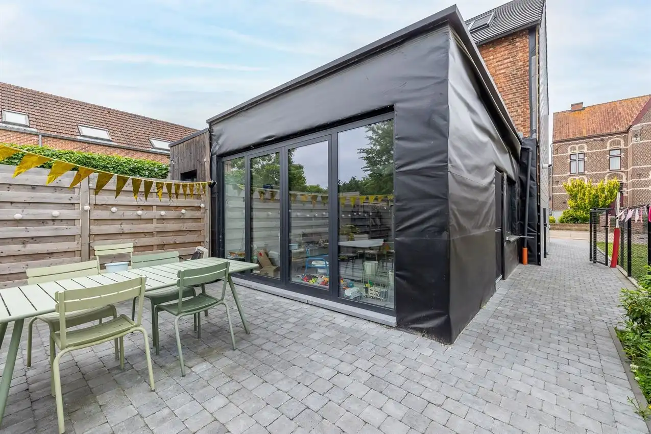 Prachtig, volledig vernieuwde woning met 3 slpk. foto 4