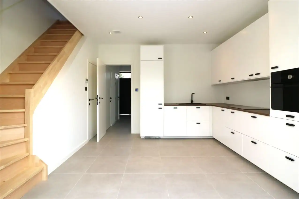 Prachtig, volledig vernieuwde woning met 3 slpk. foto 4