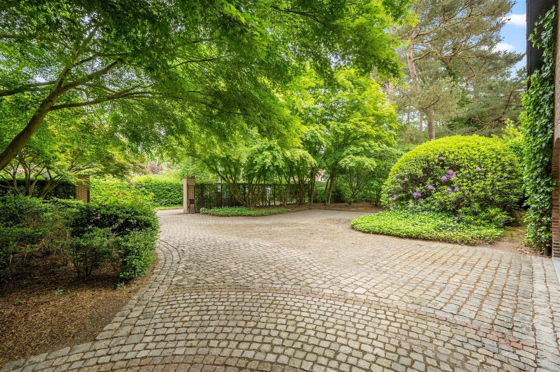 Prachtige villa met een mooie en zeer goed onderhouden tuin foto 11