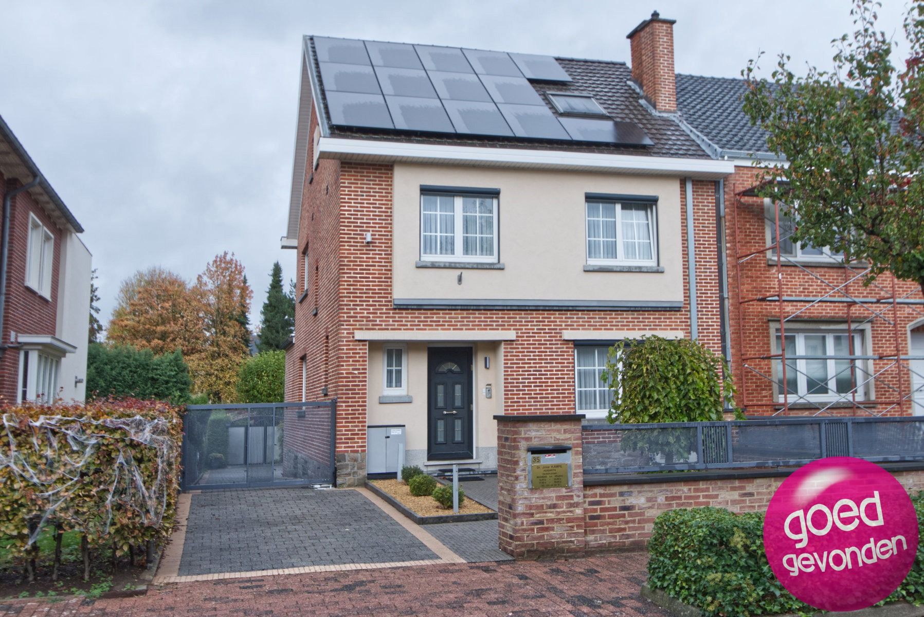 WONING - PRAKTIJK - 4 SLK - 3 BDK - TUIN - TERRAS - PARKING foto {{pictureIndex}}