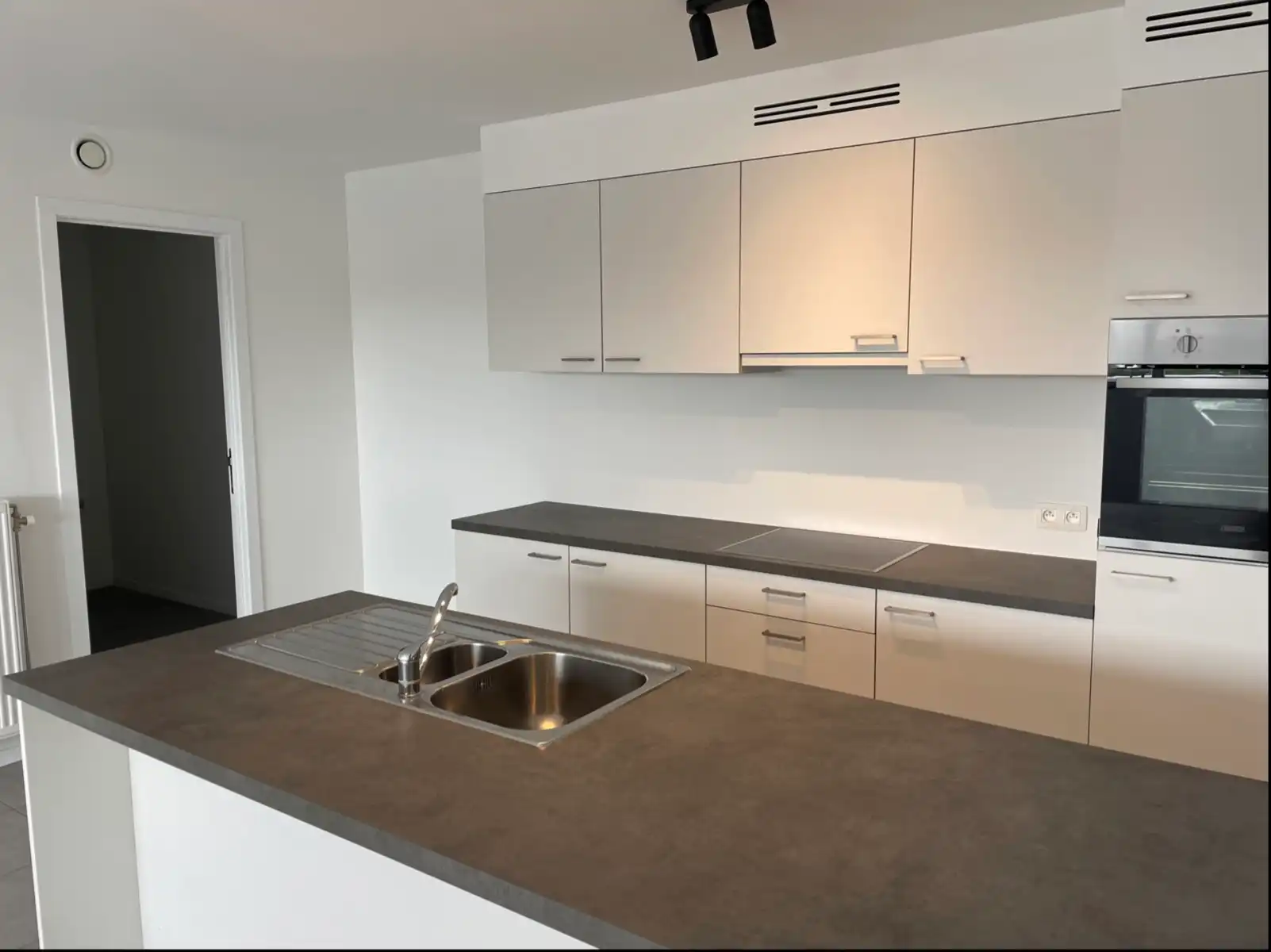 Instapklaar appartement op een topligging in Denderleeuw! foto 3