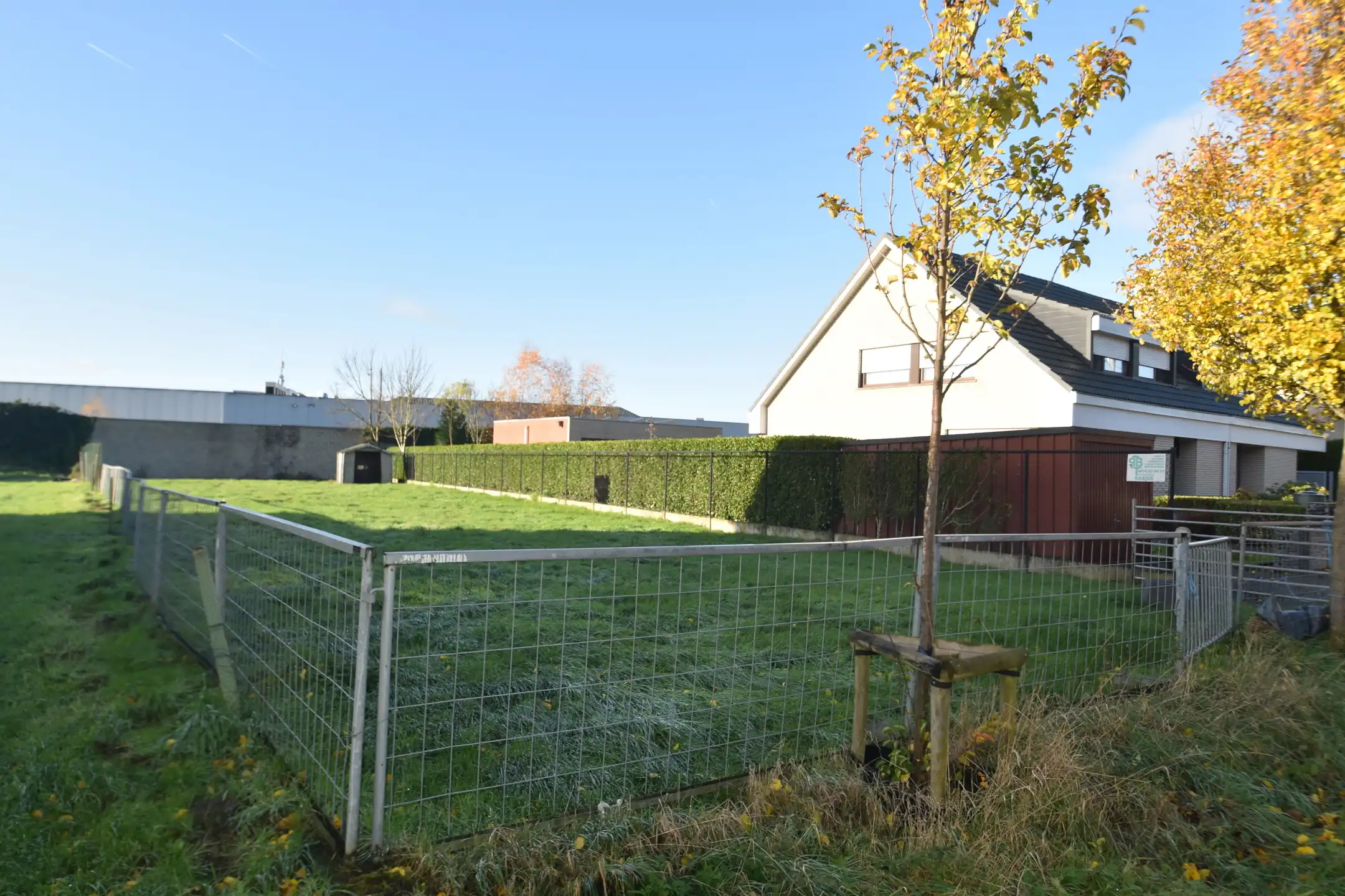 Een perceel bouwgrond voor een Half-open woning op 06 are 76 ca foto 4