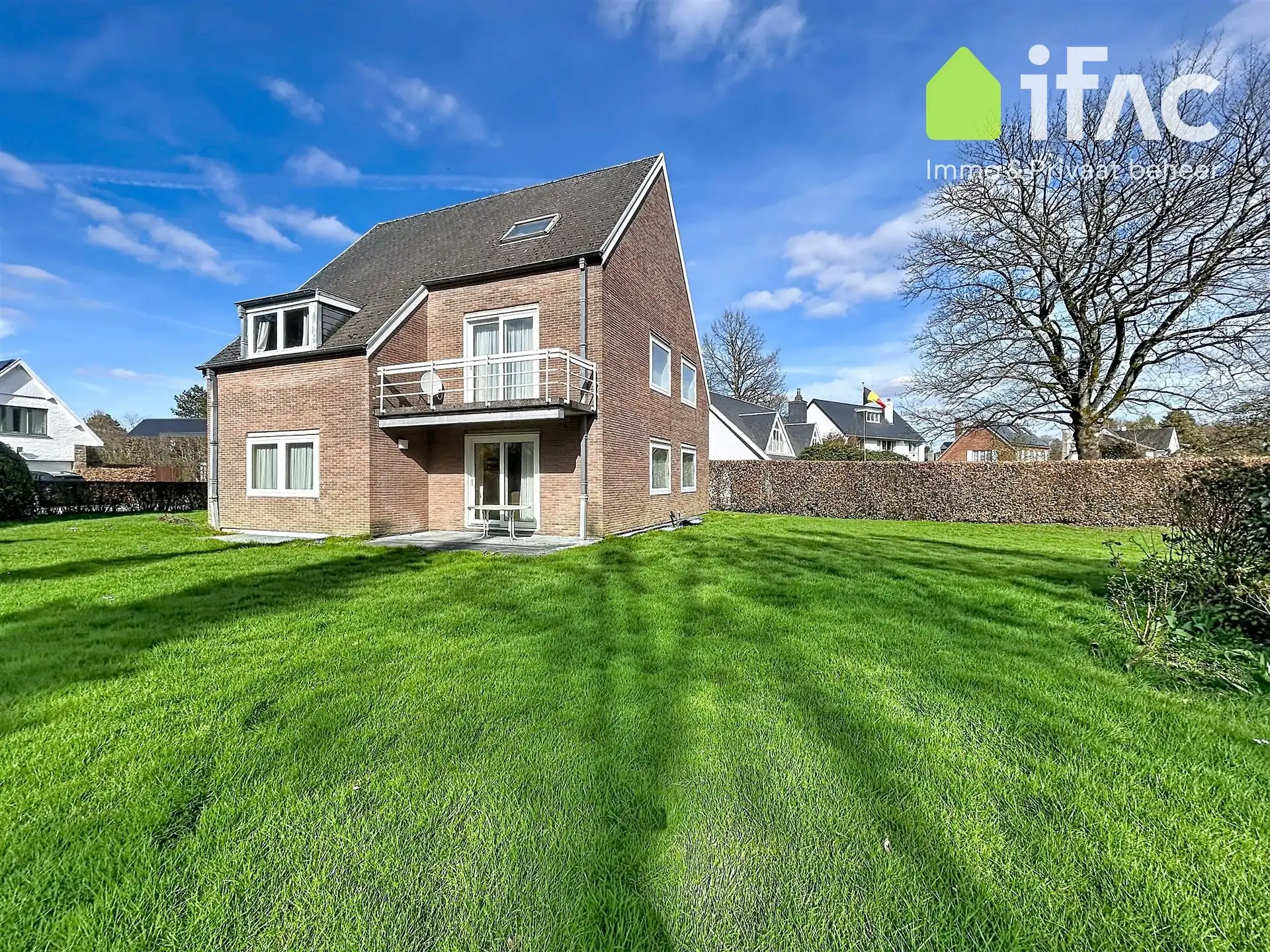 Fantastisch gelegen villa met heel veel lichtinval foto {{pictureIndex}}