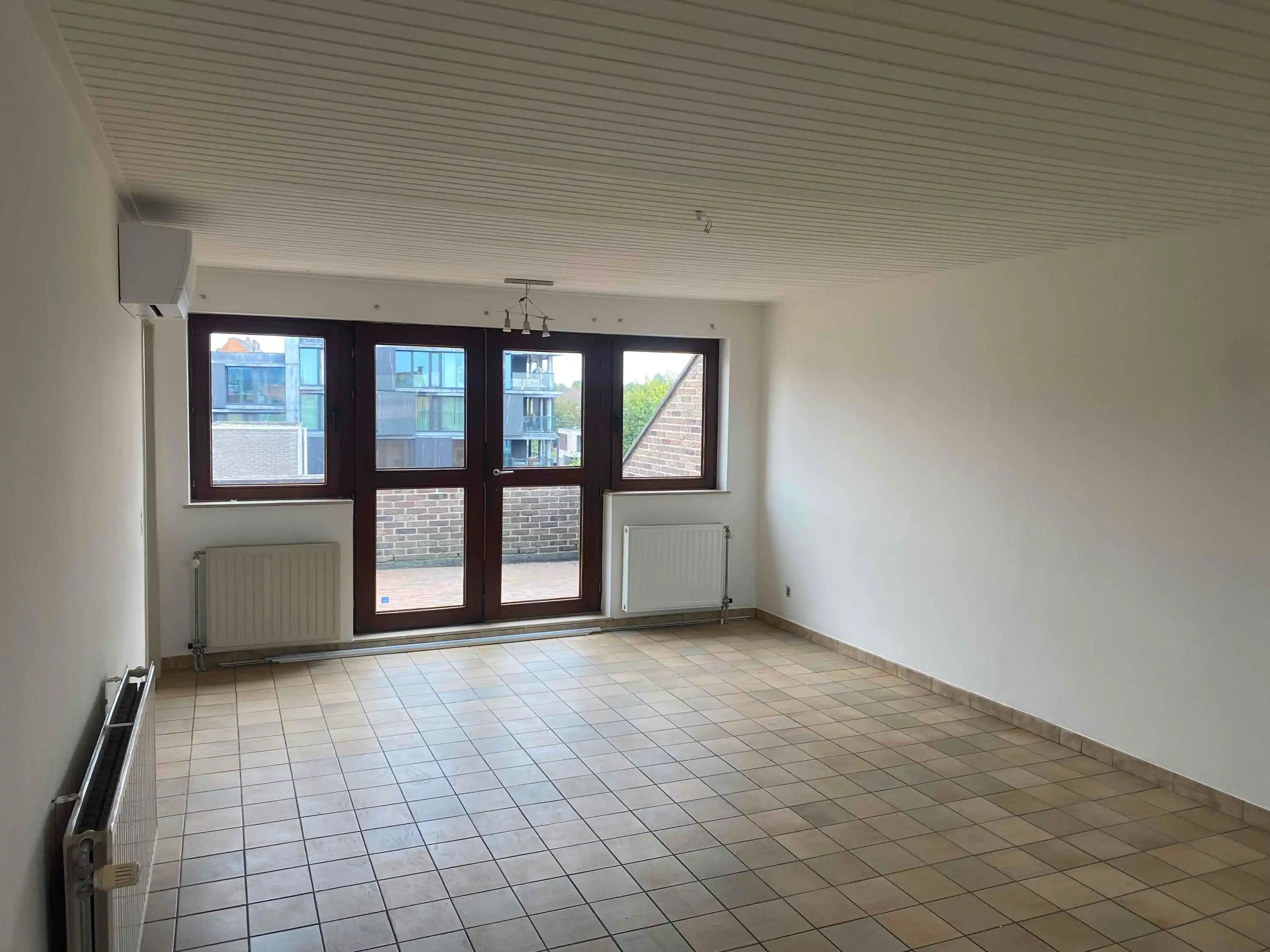 Mooi centraal gelegen appartement met ruim terras op de derde verdieping foto 4