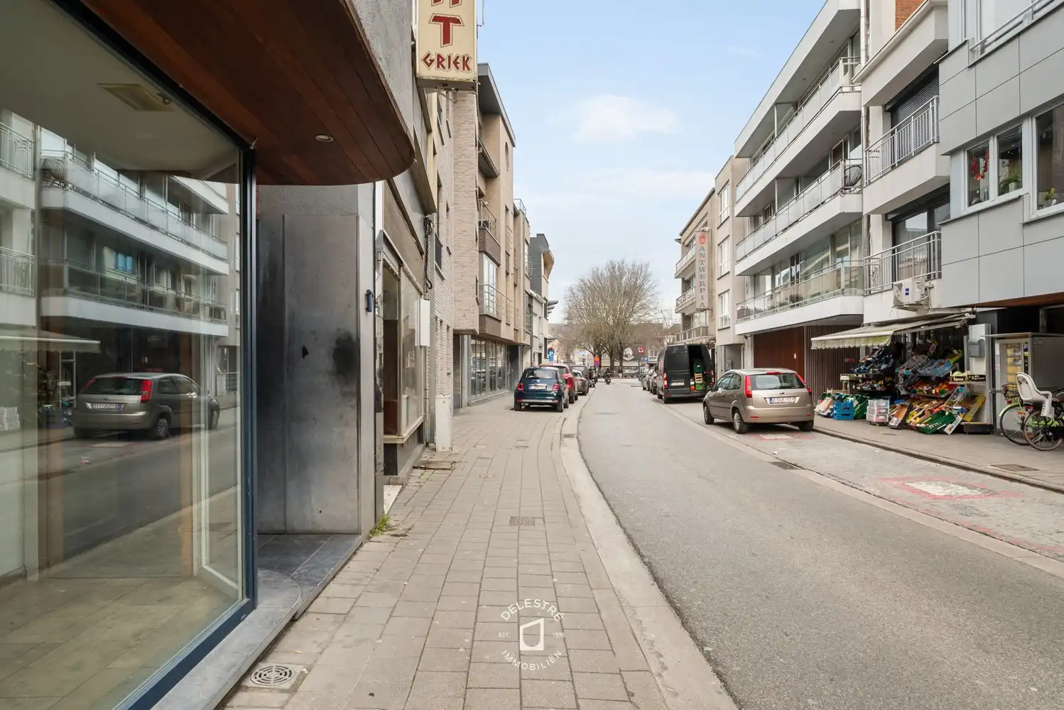 BETAALBAAR COMMERCIEEL GELIJKVLOERS TEGENOVER ANTWERPIA foto 3