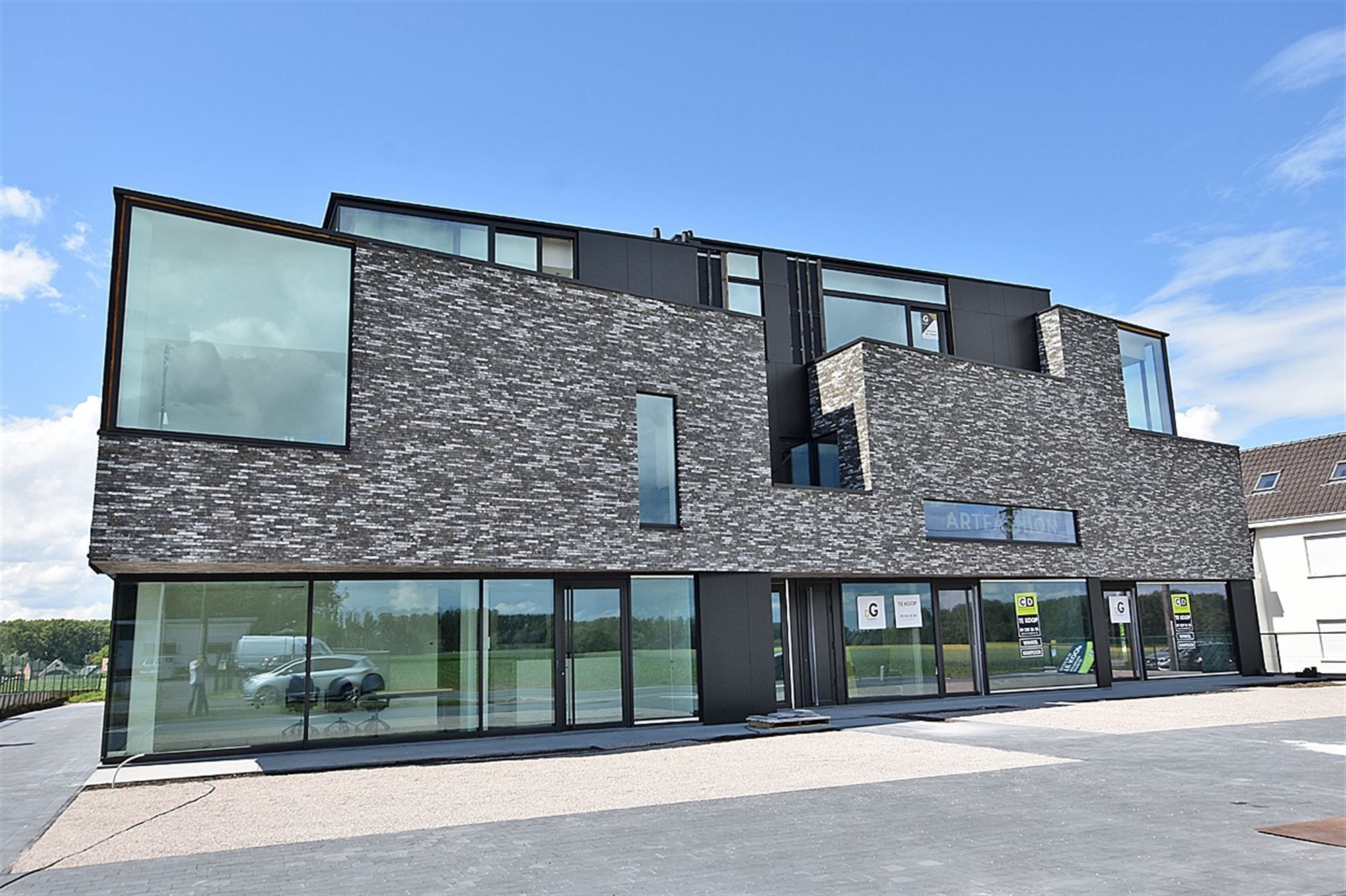 Stijlvol APPARTEMENT (DUPLEX) met 2 slpks & terras foto {{pictureIndex}}