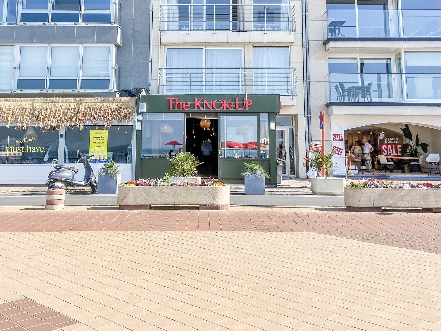 Overname aandelen: uitzonderlijk goed gelegen horecazaak op de Zeedijk tussen het Lichttorenplein en het Van Bunnenplein. foto 1