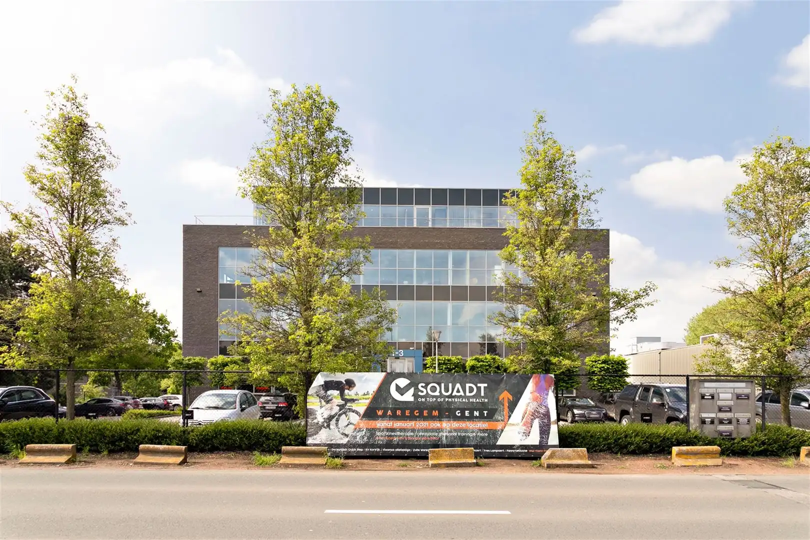 Kantoorgebouw aan de Watersportbaan foto {{pictureIndex}}